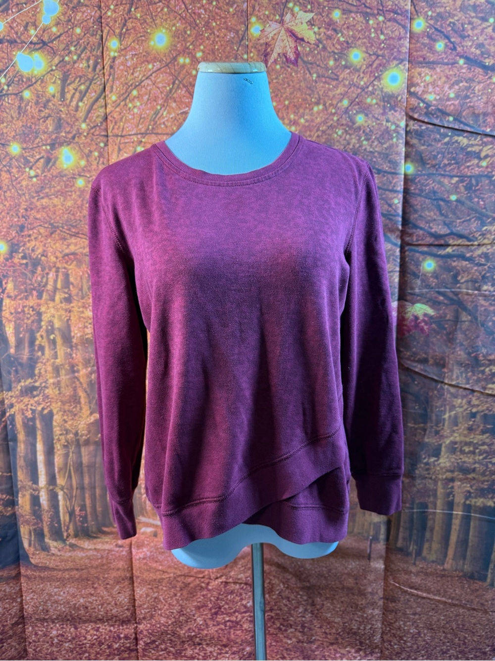 258-Women's Plum Crewneck Sweatshirt with Asymmetrical Hem